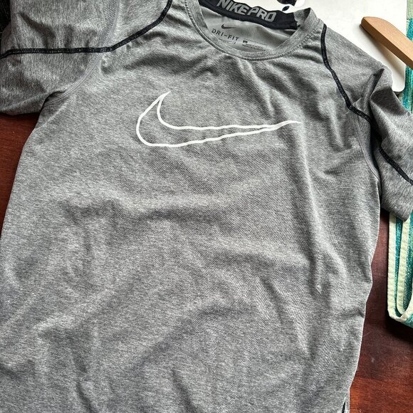 NIKE PRO Dri-Fit FItted Athletic Work Out Shirt Size Large Mesh Details - Picture 11 of 11